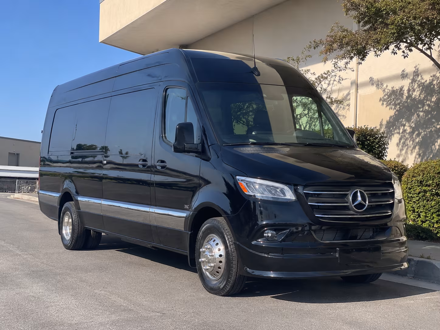 Los Angeles Airport Shuttle & Transportation party bus exterior